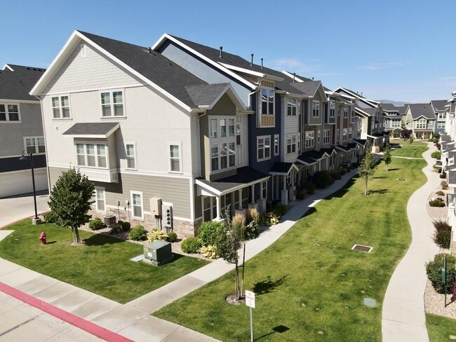 Building Photo - 699 E 330 N