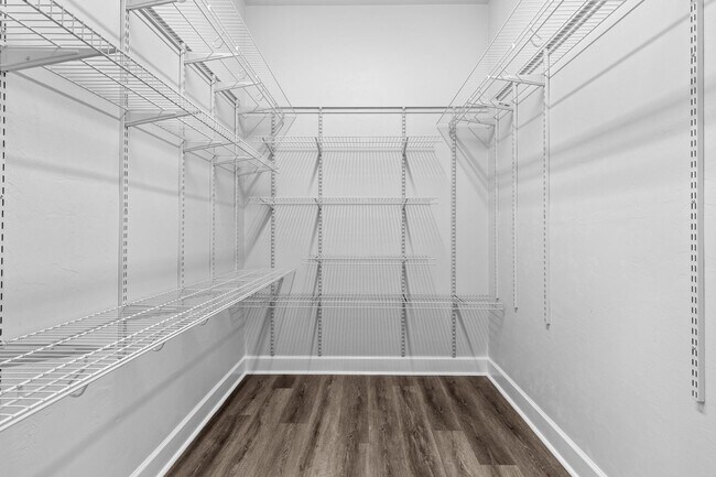 Building Photo - Executive Lakefront in Gainesville - Available NOW