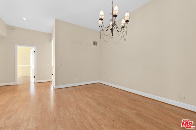 Building Photo - 1561 Palisades Dr