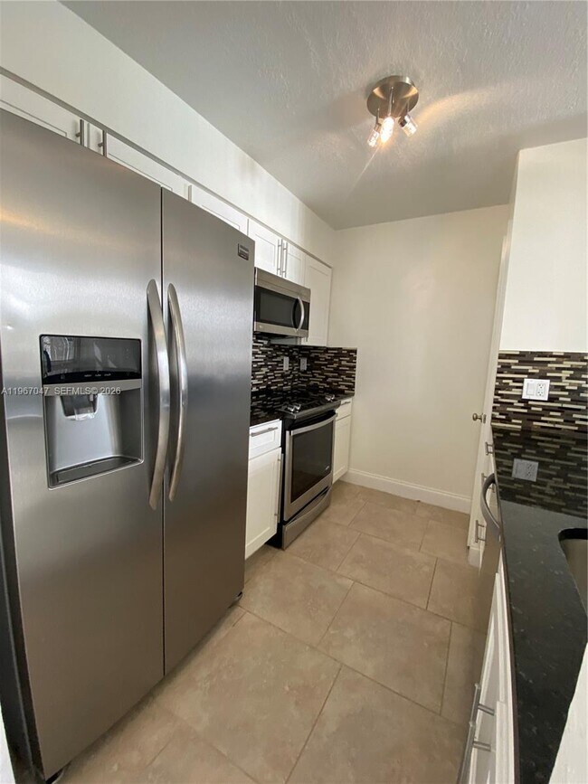 Building Photo - 2841 N Oakland Forest Dr