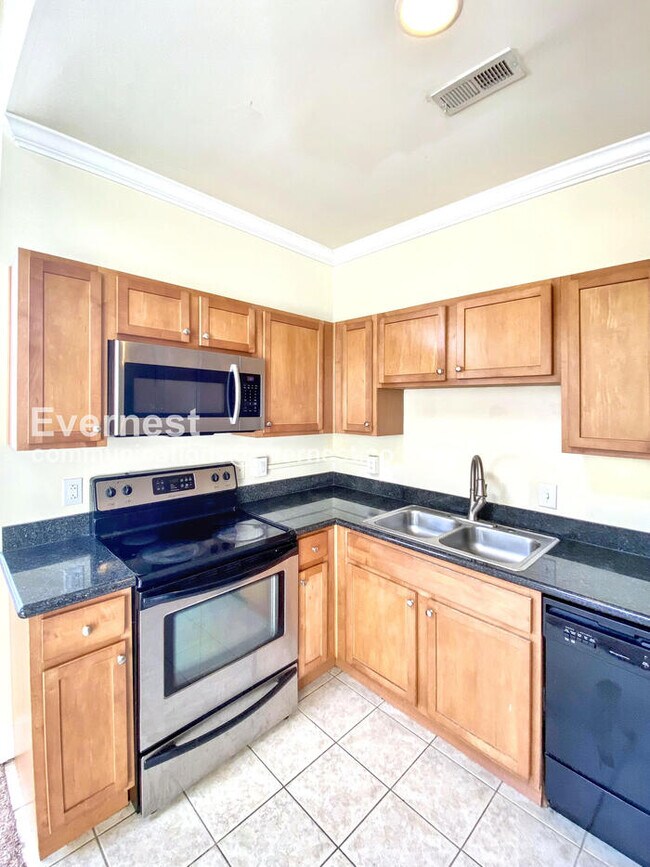 Building Photo - 525 E Grace St