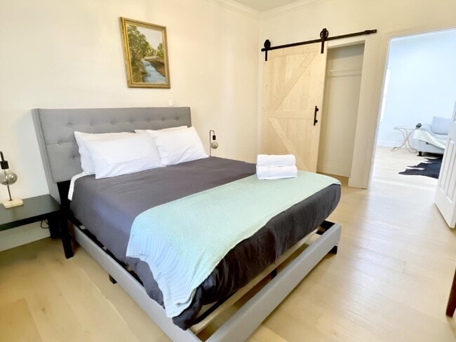 Building Photo - 301 Tabor St