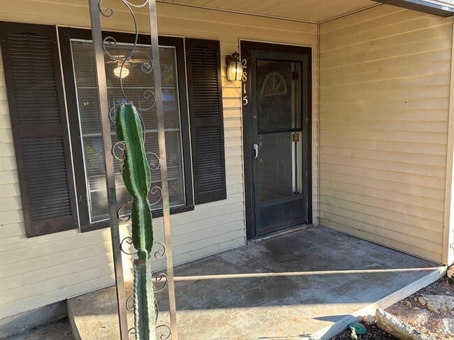 Building Photo - 2815 Crest Ave