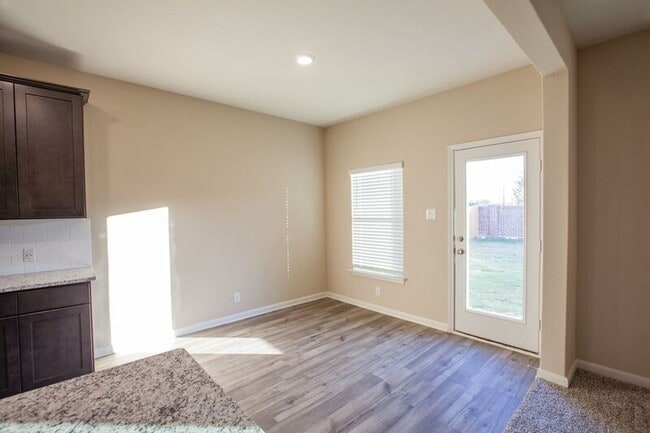 Building Photo - 1917 Dahlia Way