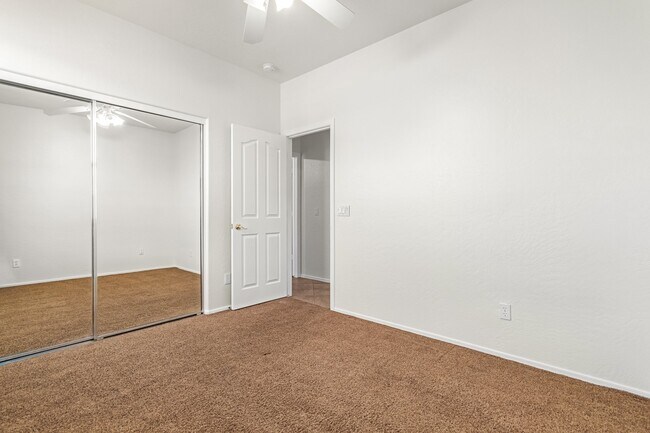 Building Photo - 4384 E Cherry Hills Dr