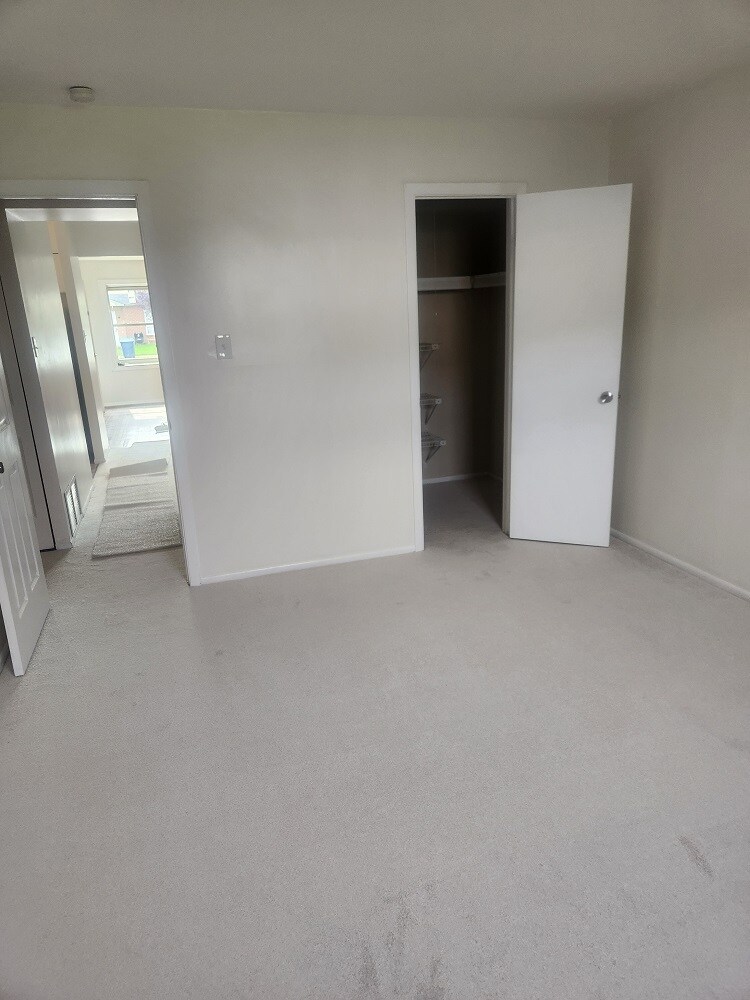 Bedroom 1 - 1100 Vincent Rd