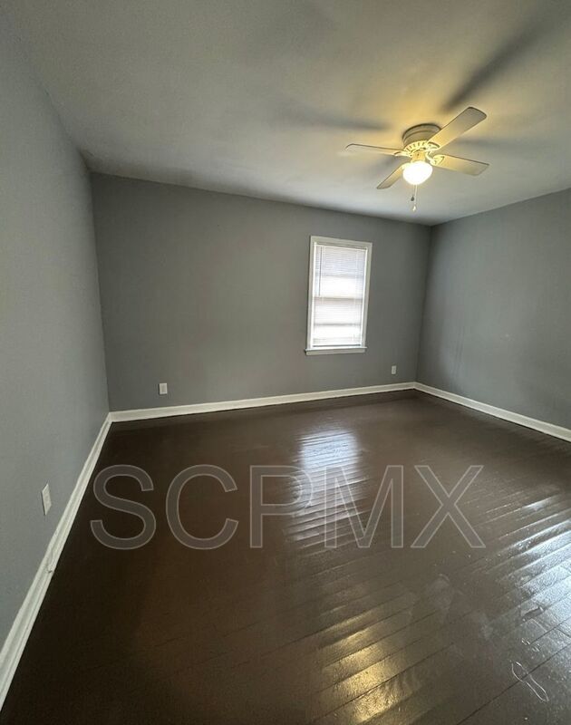 Building Photo - 2423 Crestview Dr