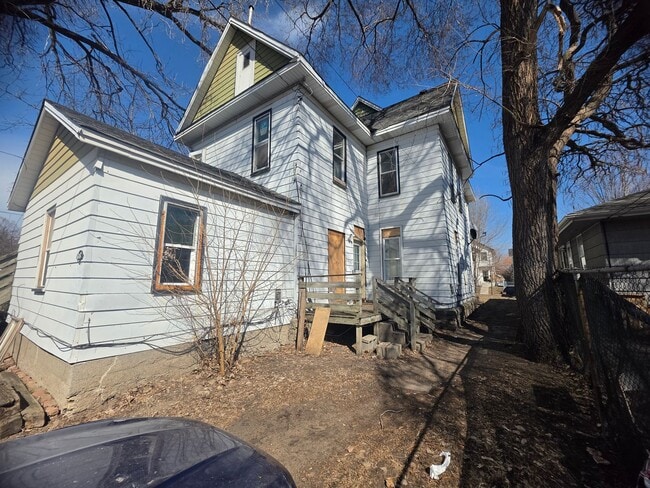 Building Photo - 626 NE Taylor St