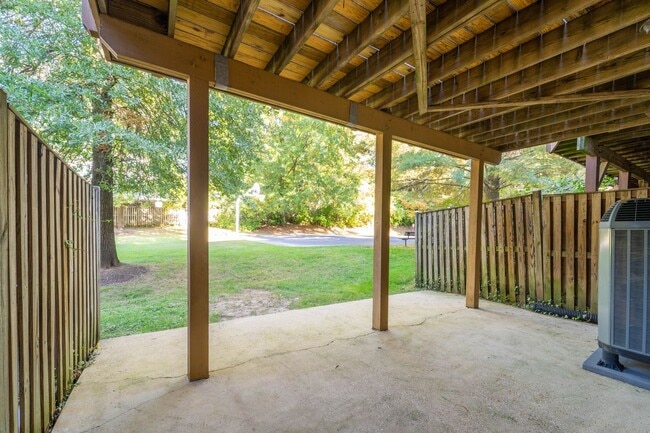 Building Photo - 1553 Templeton Pl