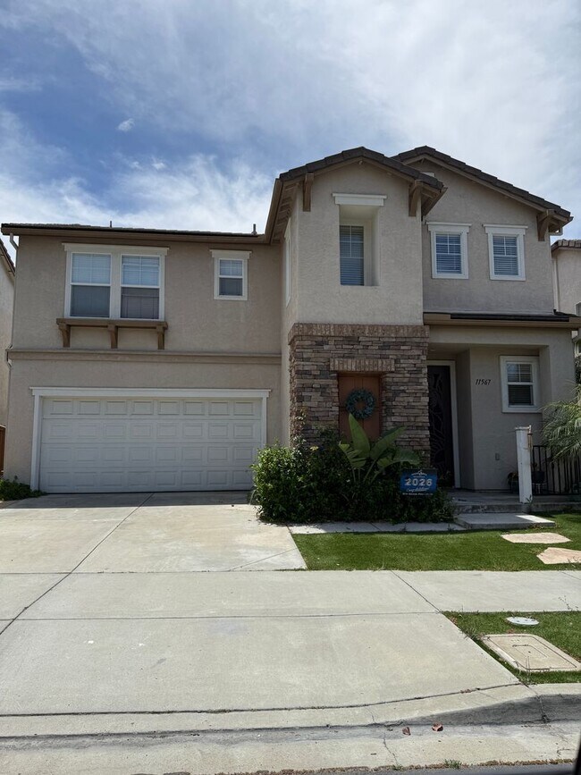 Building Photo - 4BD 2.5BA House with 2 Car Garage