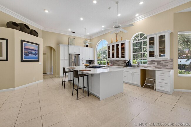 Building Photo - 1048 Diamond Head Way