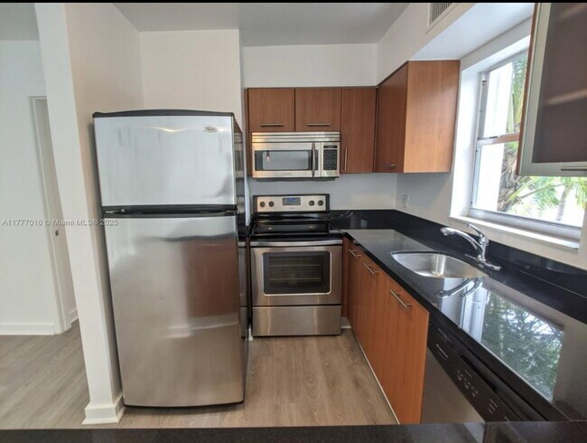 Building Photo - Northeast 64th Street, Miami, FL 33138 - 1 BR 1 BA condo
