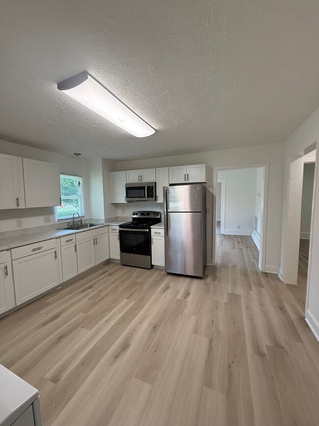 Building Photo - Space, Style & Location—All Under One Roof—For $1250 a Month