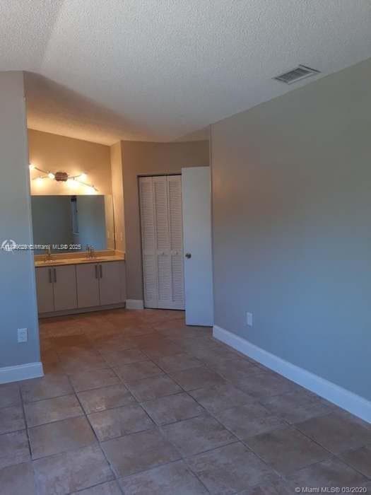 Building Photo - 11415 SW 149th Ct