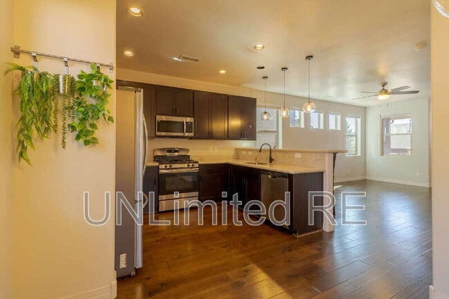 Building Photo - 2513 W Pollo Cir