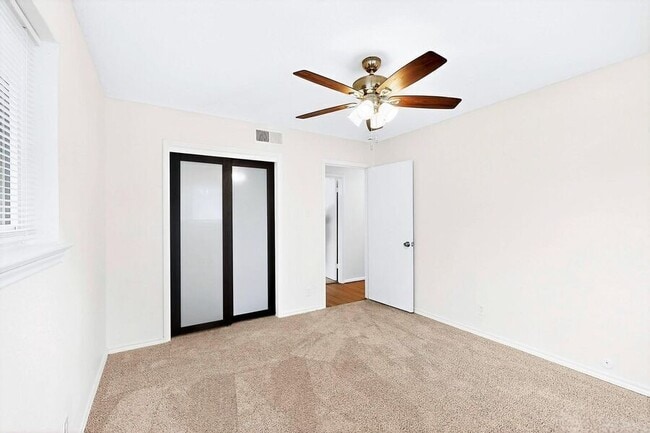 Building Photo - 3632 Venice Dr