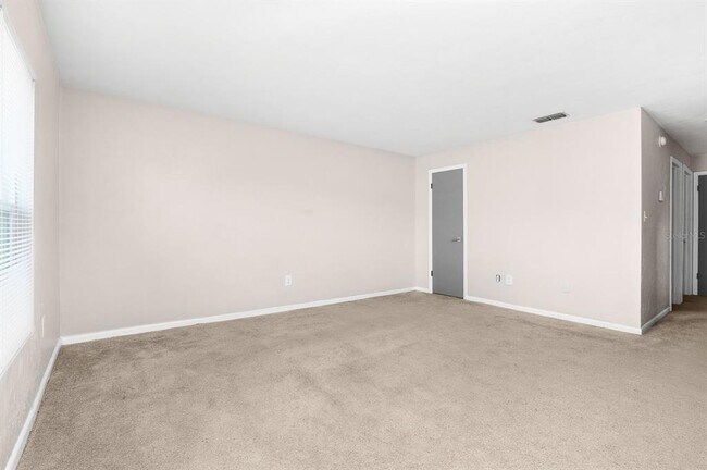 Building Photo - 3934 SW 26th Dr