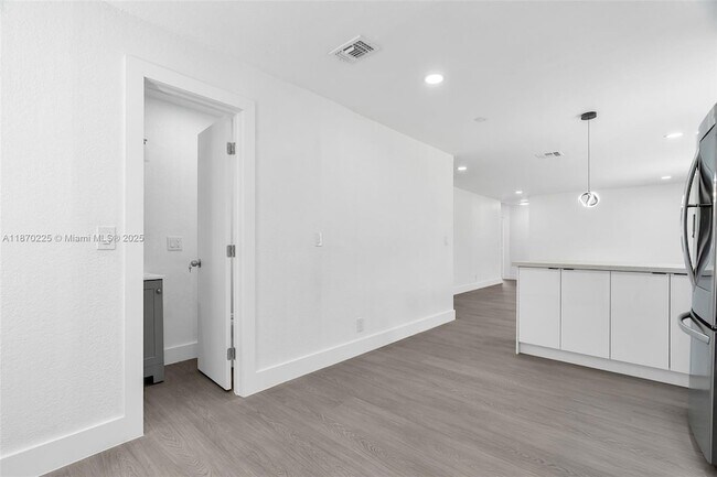 Building Photo - 1402 NW 19th St