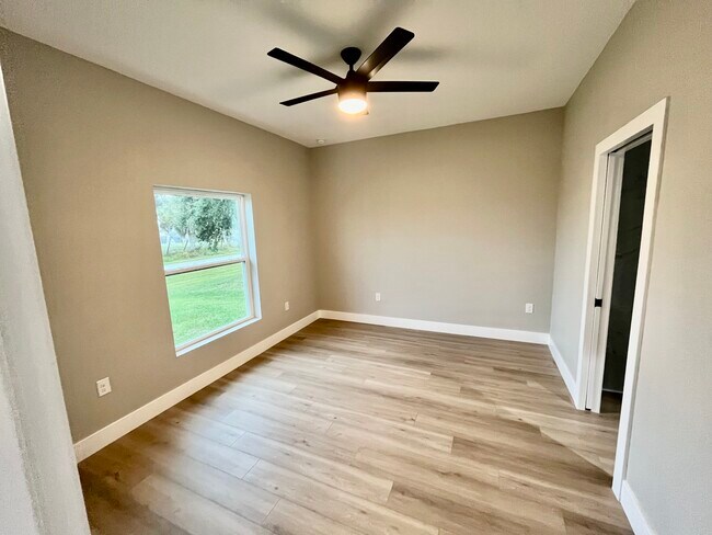 Building Photo - 10412 Pendleton Ave