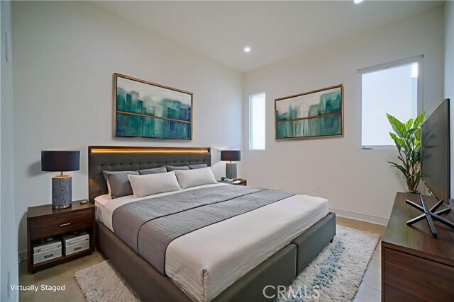 Building Photo - 257 S Ave 54