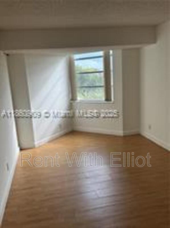 Building Photo - 1811 Sabal Palm Dr