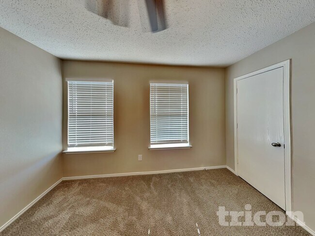 Building Photo - 211 Meagan St