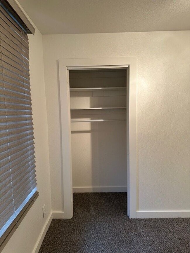 Building Photo - MOVE IN SPECIAL! | PAY HALF MONTHS RENT FOR THE HOLIDAYS! |LAUNDRY IN UNIT!!!NEWLY REMODELED | Si...