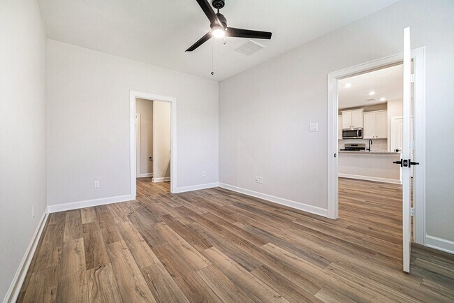 Building Photo - 6107 White Spruce Dr