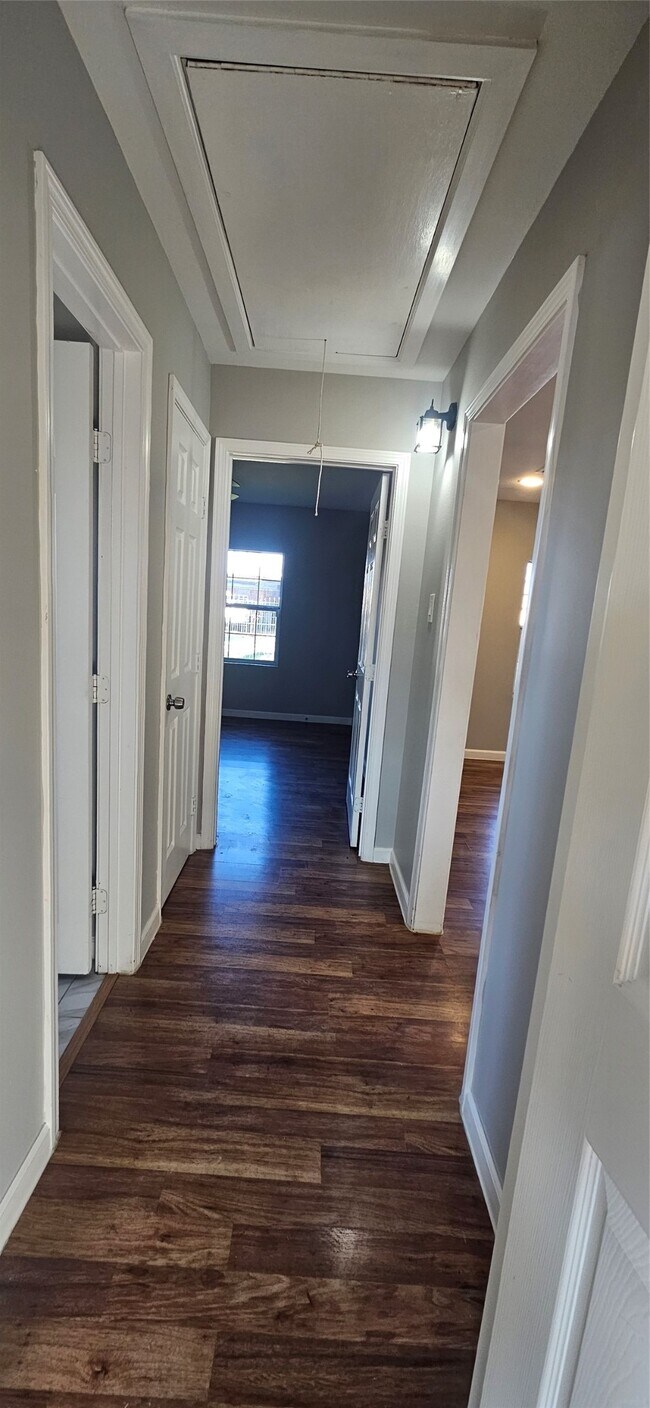 Building Photo - 2914 Staples St