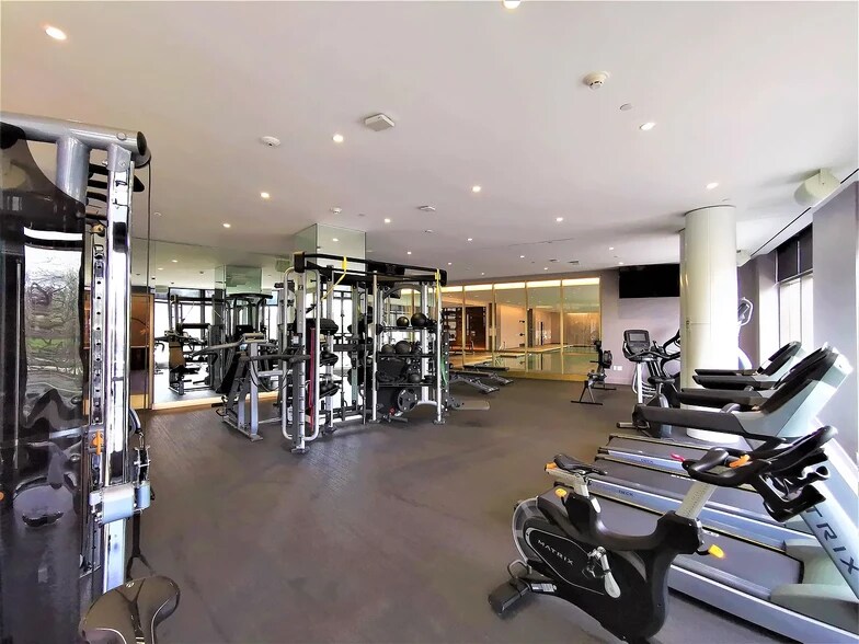 Building Photo - 75 Park Ln S