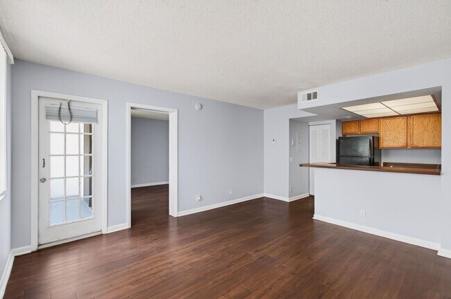 Building Photo - ONE BEDROOM ONE BATHROOM! WATERFRONT COMMUNITY!! W/D!