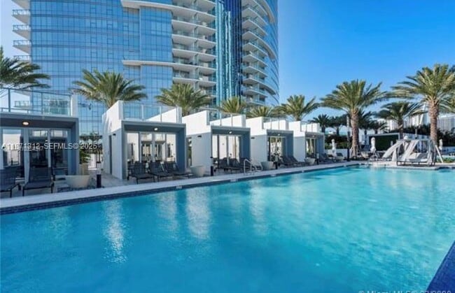 Building Photo - 851 NE 1st Ave