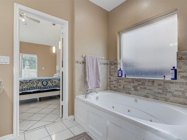 Building Photo - 8422 Tavenor Ln
