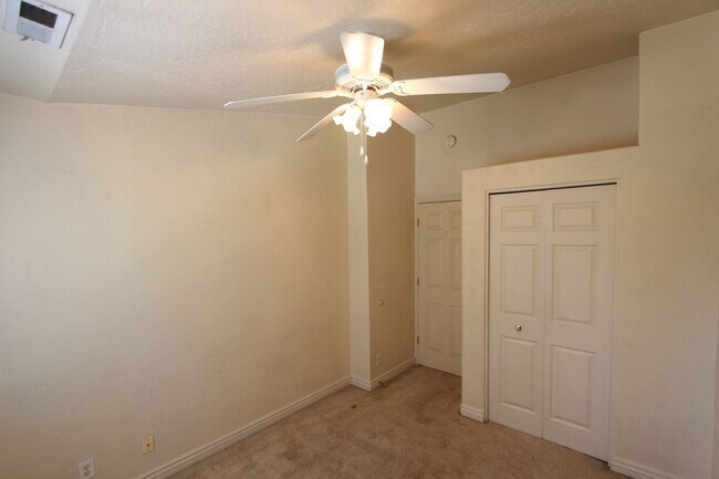 Building Photo - 1478 E Ivy Ln