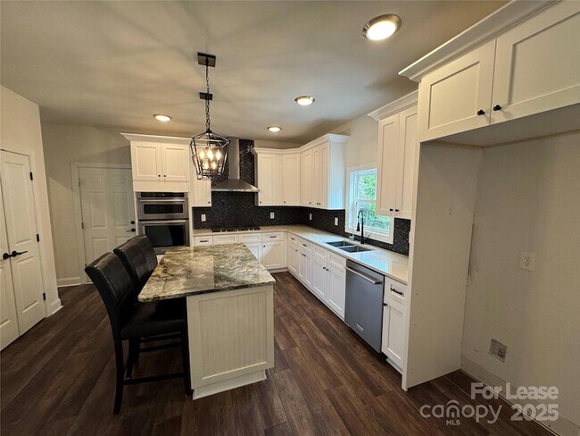 Building Photo - 3011 Waxhaw Crossing Dr