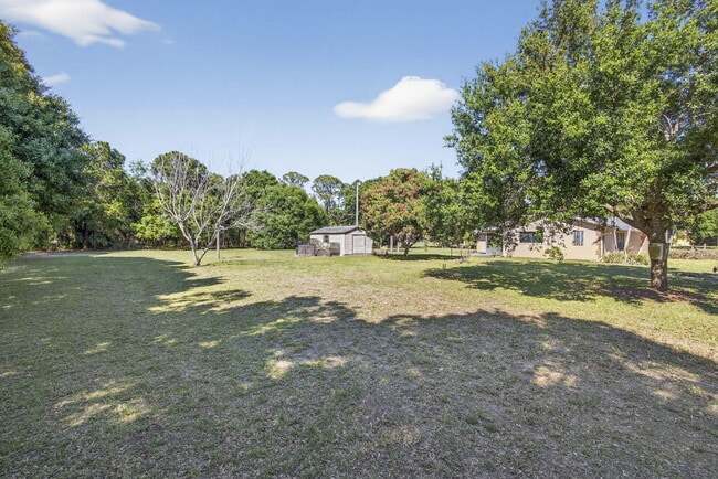 Building Photo - 7107 181st Ct N