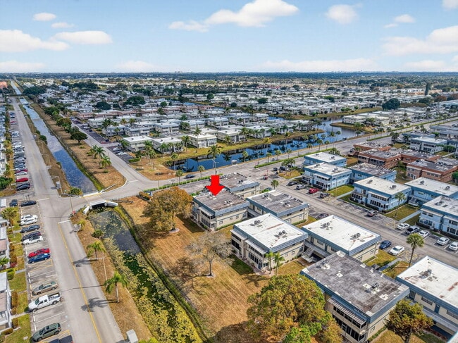 Building Photo - 195 Brittany F