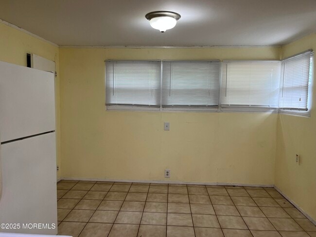 Building Photo - 551 Capstan Ave
