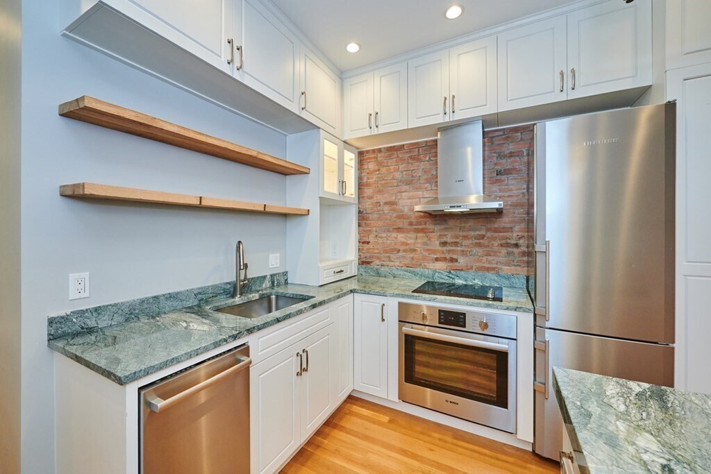 Building Photo - 313 Marlborough St
