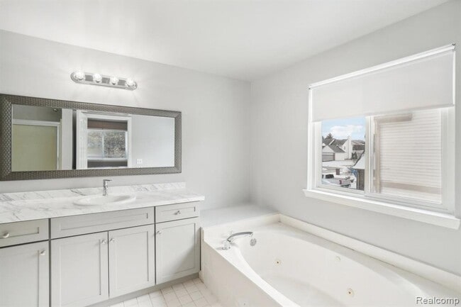 Building Photo - 2609 Huntington Dr