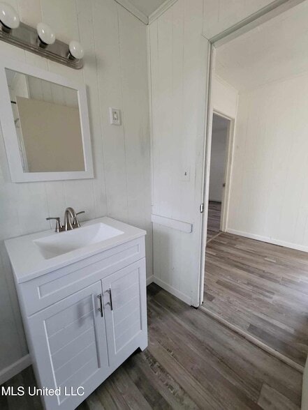 Building Photo - 630 Capital Ave