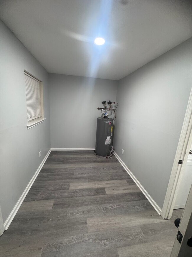 Building Photo - 4859 Alamont Dr