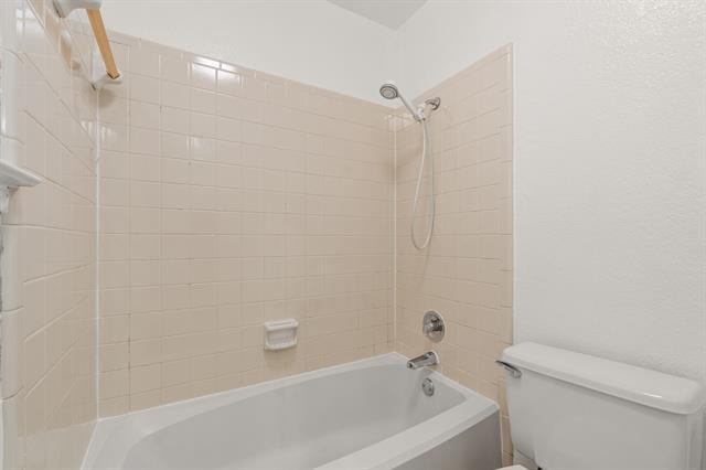 Building Photo - 6007 Brentcove Dr