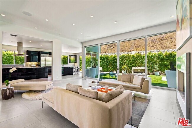 Building Photo - 1175 Los Robles Dr