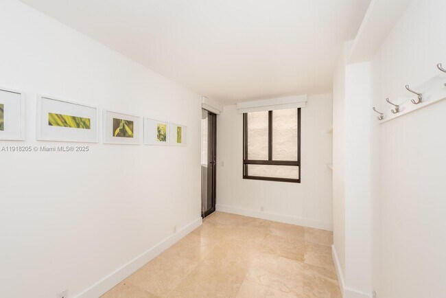 Building Photo - 141 Crandon Blvd