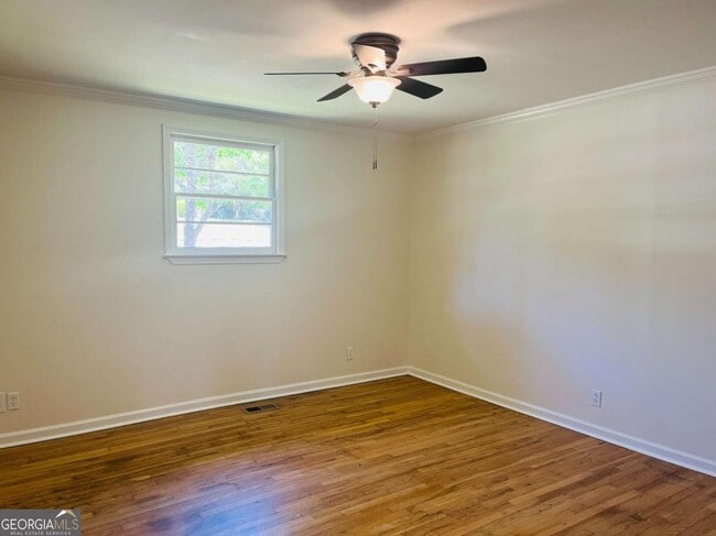 Building Photo - 203 S Chilton Crescent