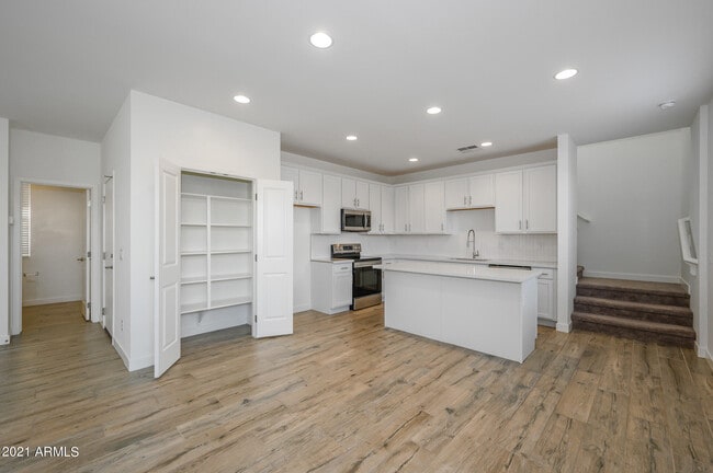 Building Photo - 9517 E Talon Ave