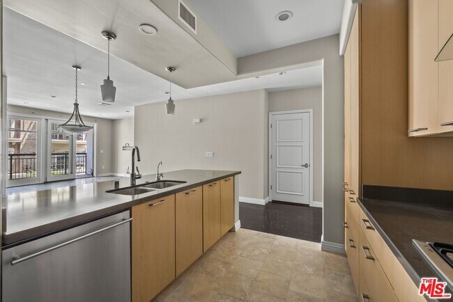 Building Photo - 317 Caruso Ave