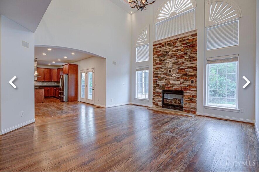 Building Photo - 3323 Devonian Dr