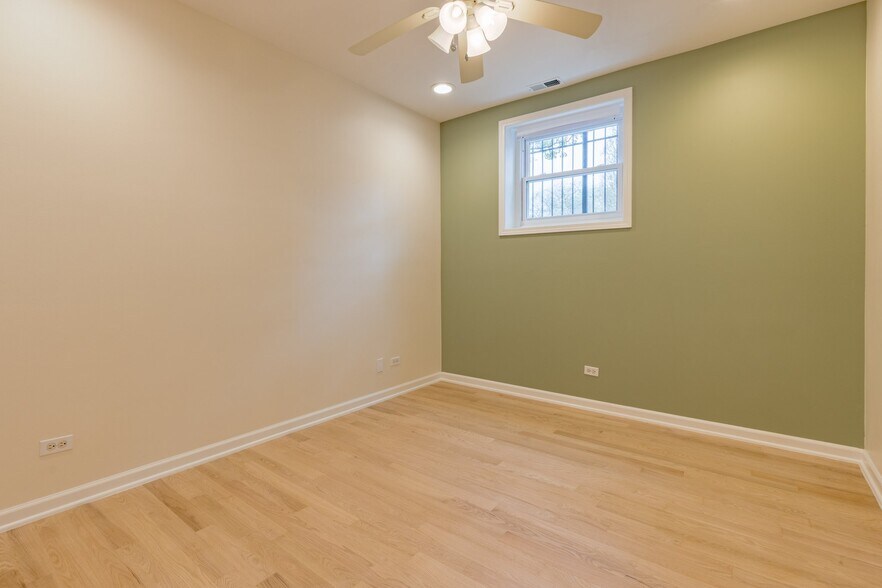 Building Photo - 4458 S Greenwood Ave